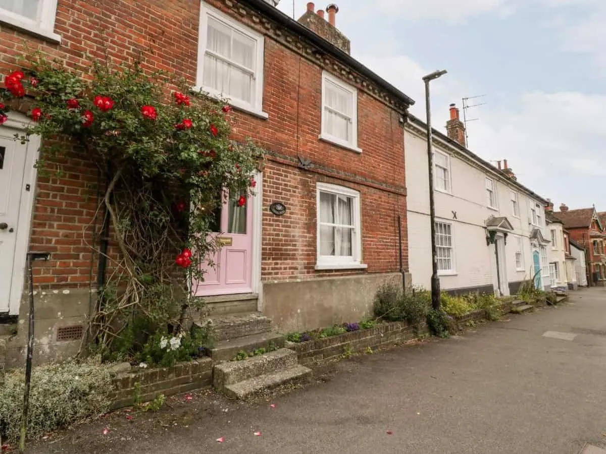 Where to Stay in Downton?