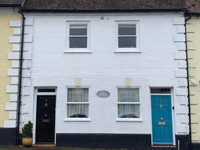 Avon Cottage: A Comfortable Stay in Historic Downton