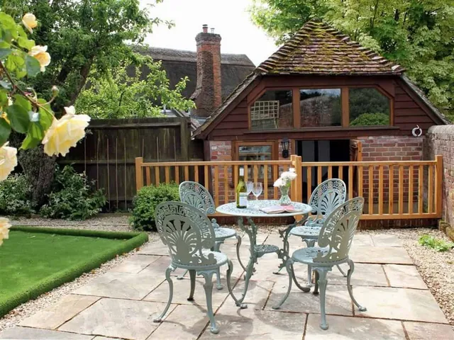 Pop’s Barn: A Secluded Wiltshire Getaway