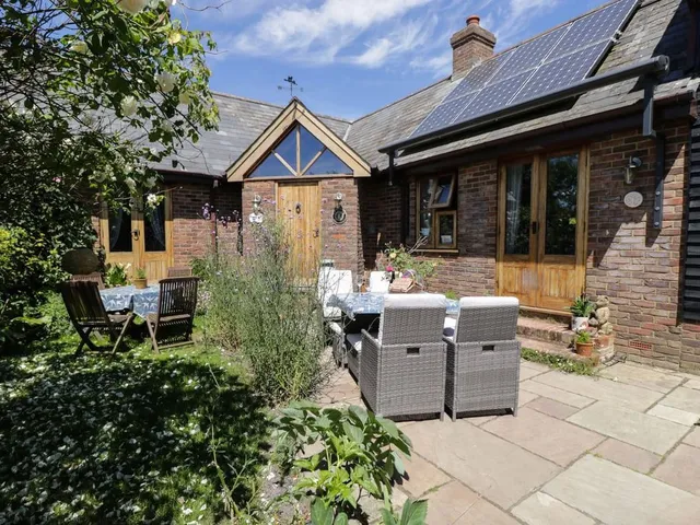 The Old Byre: A Rustic Retreat in Woodfalls