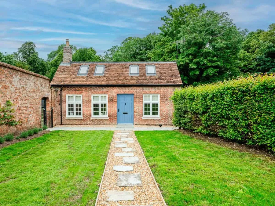 Trafalgar Cottage: Your Wiltshire Getaway