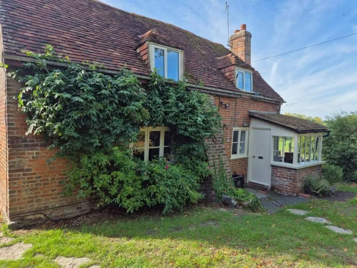 Where to Stay in Downton?